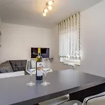 شقة Leonida