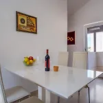 Leonida مالي لوشينغْ