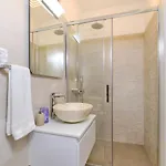 Leonida * مالي لوشينغْ