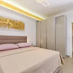 Leonida شقة