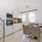 شقة Leonida *