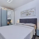 Leonida * مالي لوشينغْ