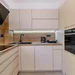 Leonida شقة