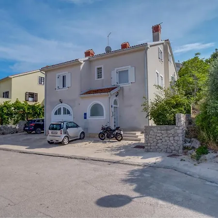 Leonida Apartment