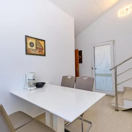 Apartman Leonida *